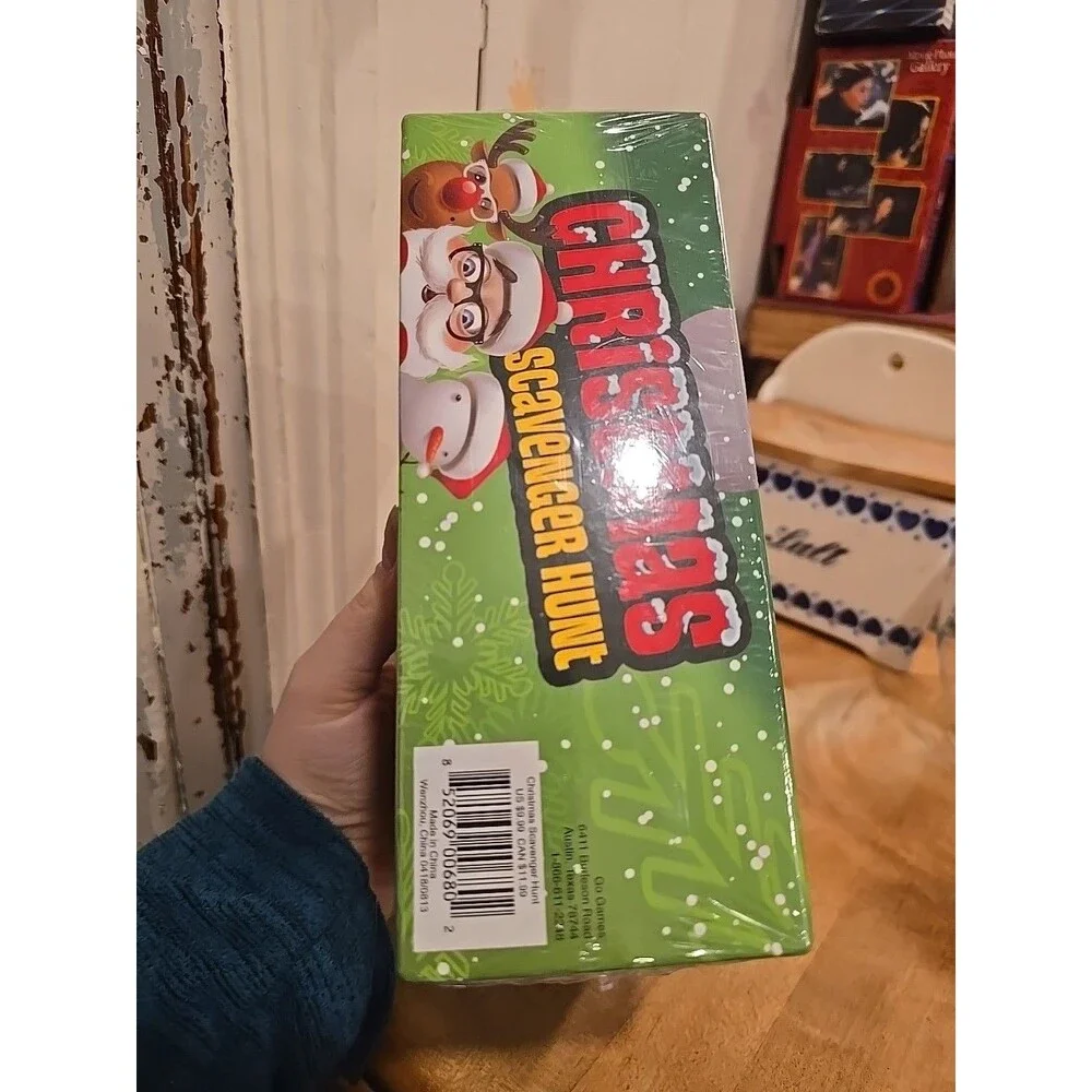 Christmas Scavenger Hunt Game - Includes 220 Cards with Holiday Themed Objects